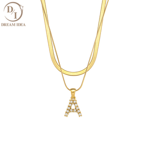 Collana con Catena a Spina di Pesce a Doppio Strato Placcata <span class=keywords><strong>Oro</strong></span> 18K Stile Vintage con Ciondolo Iniziale in Perla <span class=keywords><strong>d</strong></span>'Acqua Dolce - Product Image 2