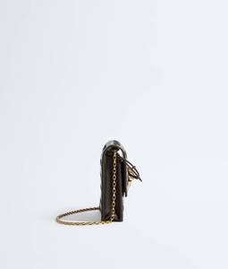 Pochette ouverte de luxe Bottega BV Andiamo sur chaîne en cuir Nappa Intrecciato avec fermeture à nœud signature et chaîne métallique Veneta - Product Image 3