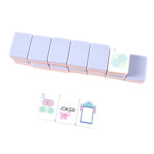 En stock, livraison gratuite, jeu de mahjong de voyage coloré, 160 tuiles de mahjong américaines gravées en acrylique de luxe à 4 couches - Product Image 1