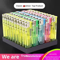 Briquet en plastique jetable transparent ordinaire en gros pour supermarché, fabricant de produits ménagers, briquet pas cher