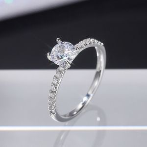 แหวนหมั้นคริสตัลสำหรับผู้หญิงเครื่องประดับเพทายเม็ดกลมชุบทองคำขาว - Product Image 2