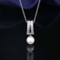 Ensemble de bijoux exquis en laiton plaqué argent avec zircon brillant, ensemble de deux pièces comprenant des boucles d'oreilles et un collier en perles exquises