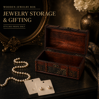 Coffret à bijoux vintage en bois avec décor floral, couvercle à charnières, poignée et fermoir pour le rangement de bijoux et de souvenirs