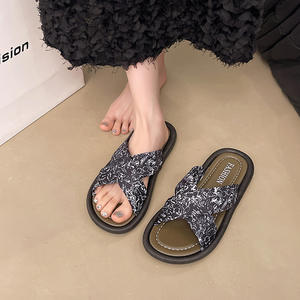 Pantuflas de gamuza suave de alta gama, aptas para uso en interiores y exteriores, pantuflas de invierno para mujer, cómodas y afelpadas, con función antideslizante. - Product Image 6