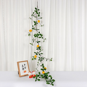 Eucalyptus artificiel Rose Vigne Twining Fruit Tissu de soie longue durée pour la climatisation Balcon Saint Valentin Graduation - Product Image 4