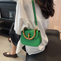 OEM nouveau printemps et été sac en cuir sac à bandoulière pour femmes haute qualité Texture Niche Design léger luxe rétro mini sac de selle