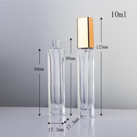 Flacon de parfum de luxe 10 ml en verre carré avec bouchon élégant carré à vis et atomiseur à fine brume