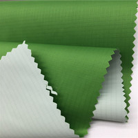 Tissu 100% Polyester 210T Ripstop Taffetas Enduit PU Laité Écologique Léger Haute Densité pour Veste de Pluie Rayures et Unies