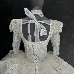 Vestido de Novia Moderno LSYY017 con Mangas Largas, Cuello Cuadrado, Flores, Encaje y Decoraciones de Cristal - Product Image 5