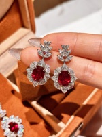 18K Weißgold Labor-gezüchteter Edelstein-Anhänger Halskette Ovaler Roter Rubin Diamant D Center Blumenschmuck für den Alltag Nur Höchste Qualität