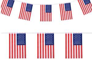 En el Día de la Independencia, el portador de la bandera en el Jardín de la Bandera agitó la bandera de la capa con estrellas y rayas. - Product Image 5