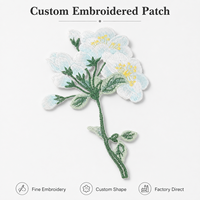Écusson brodé personnalisé en forme de branche florale blanche, avec applique florale détaillée, pour robes, vêtements, sacs, vente en gros, direct usine
