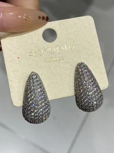 Orecchini a Goccia in Lega con Cristalli e Strass, Stile Vintage, Moda Femminile, Design con Micro Incastonature - Product Image 3