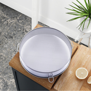 กระชอนกรองละเอียดสแตนเลสเกรดโปร ปลอดภัยต่อสิ่งแวดล้อม พร้อมห่วงแขวน ใช้ได้หลากหลายสำหรับกรองแป้งในการทำอาหาร - Product Image 1