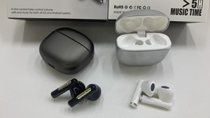 K-<span class=keywords><strong>330</strong></span> Auricolari Stereo TWS Unici in Metallo con Custodia di Ricarica Auricolari Wireless Metallici con Custodia di Ricarica - Product Image 4