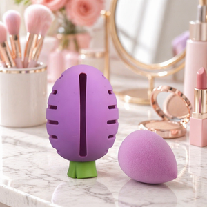 Support portable en silicone de qualité alimentaire pour éponge de maquillage de luxe, forme d'aubergine, étui de voyage respirant pour éponge de beauté et houppette - Product Image 1