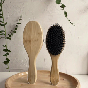 Meilleure <span class=keywords><strong>brosse</strong></span> à cheveux <span class=keywords><strong>en</strong></span> bois naturel pour femmes, hommes et enfants, forme ovale, poils <span class=keywords><strong>de</strong></span> <span class=keywords><strong>sanglier</strong></span>, pour démêler, lisser et masser les cheveux humides ou secs - Product Image 1