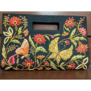 กระเป๋าคลัทช์แฟชั่นสุดหรูสำหรับผู้หญิง zari แบบกึ่งอัญมณีประดับด้วยลูกปัดหินไข่มุกประดับด้วยซิปของตกแต่งผ้าใบใหม่ที่ดีที่สุด - Product Image 1