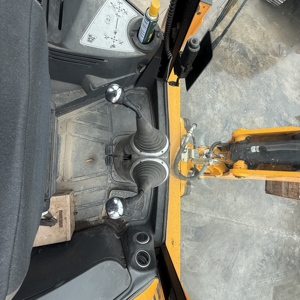 รถตักล้อยาง JCB 3CX 4x4 มือสอง น้ำหนัก 7.7 ตัน เครื่องจักรอเนกประสงค์สำหรับขุดร่องและตักดิน ใช้เครื่องยนต์ JCB444 มีสินค้าในสต็อก - Product Image 4