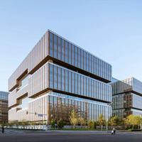 Bâtiment commercial modulaire préfabriqué de luxe haut de gamme en acier à plusieurs étages, atelier de bureau mobile industriel
