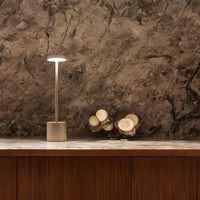 Lampe de table LED sans fil Batterie rechargeable 3 modes d'éclairage Lumière à intensité variable Lampes de bureau en fer portables pour restaurant moderne