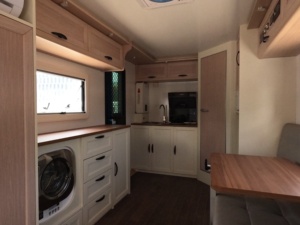 Nuevo Remolque de Viaje de Doble Eje con Diseño Moderno de Aleación de Aluminio para Disfrutar de la Vida, Aventuras al Aire Libre, Caravana RV - Product Image 6