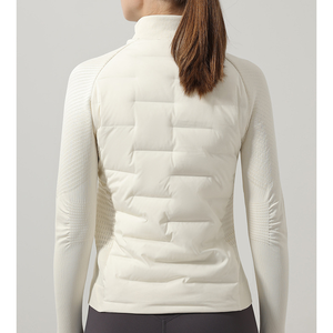 Doudoune pour femme avec une taille cintrée et des courbes élégantes. - Product Image 6