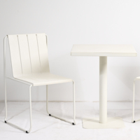 Chaise de patio en polypropylène résistant aux intempéries, cadre en acier thermolaqué par électrophorèse résistant aux UV, chaise de café extérieure commerciale