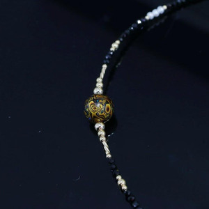 Collar hecho a mano con baño de oro de 14K, cuentas de espinela negra natural con perla de agua dulce y colgante de cuentas de laca vintage para mujer - Product Image 1