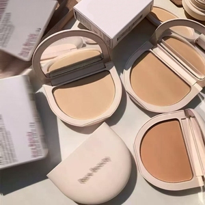 Polvo Compacto de Larga Duración, Control de Grasa, Resistente al Agua y al Sudor, con Acabado Mate y Natural para Todo Tipo de Piel, 8g - Product Image 4