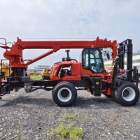 Grue à fourche hydraulique mobile avec stabilisateurs pour les opérations sur chantier