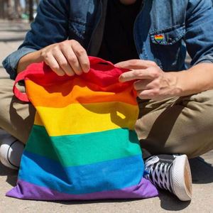 Sacs fourre-tout en toile de coton réutilisables, imprimés à l'écran avec logo personnalisé, drapeau arc-en-ciel de la fierté gay, taille personnalisée pour l'extérieur, vente en gros promotionnelle - Product Image 4