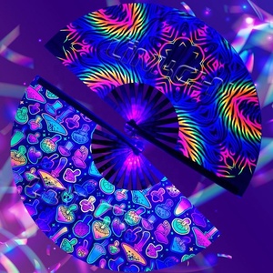 Vente en gros 13 pouces UV Glow Hand Fan Grand ventilateur pliant en bambou Rave pour festival de musique - Product Image 3