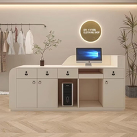 Comptoir de caisse laqué de luxe léger, petit bureau d'accueil pour boutique de détail, boutique de vêtements pour femmes, salon de beauté