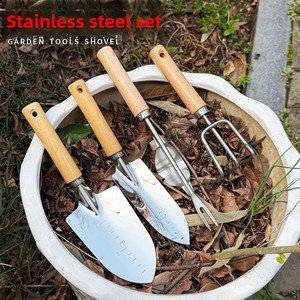 PINSHUN PS270 Ensemble d'outils de jardinage en acier inoxydable avec manche en bois : pelle, râteau à trois dents, désherbeur, ameublisseur de sol, outil de désherbage de plage - Product Image 4