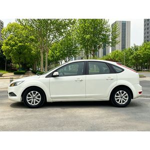Guazi <span class=keywords><strong>Ford</strong></span> Focus 2013 Berline d'occasion Essence Manuelle Quotidienne Traction avant Blanche Conduite à gauche Véhicule d'occasion en stock Berline en stock - Product Image 4