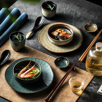 Ensemble de vaisselle de restaurant, design classique, bol en céramique écologique, assiette, vaisselle, tasse, vaisselle pour une personne à usage domestique