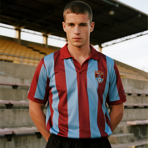Vente en gros Maillot de football rétro léger Maillot de football thaïlandais respirant à rayures Uniforme de football vintage - Product Image 2