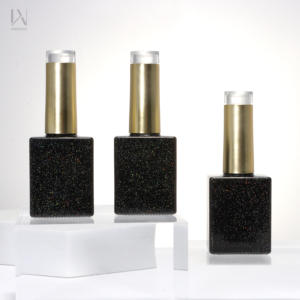 Bouteilles de vernis à ongles vides de 10ml Low <span class=keywords><strong>mo</strong></span> avec brosse Bouteilles de vernis à ongles carrées brillantes noires avec bouchon doré - Product Image 1