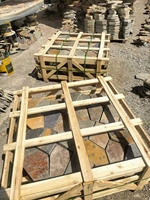 Dalles de pavé aléatoires en ardoise naturelle orange irrégulière, modernes et durables, pour l'extérieur des hôtels et les jardins extérieurs
