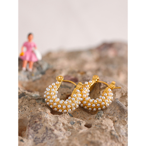 Boucles d'oreilles créoles petites de luxe en acier inoxydable JINYOU 858, style vintage, délicates, avec texture de perles artificielles, couleur or, <span class=keywords><strong>bijoux</strong></span> imperméables - Product Image 2