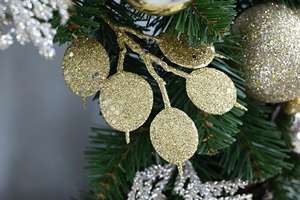 Wholesale Customized Green Christmas Pinecone <b>Wreath</b> Holiday <b>Decor</b> Pvc Round Artificial <b>Wreath</b> - Product Image 5