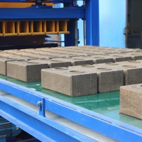 Machine de fabrication de briques en terre cuite autobloquantes entièrement automatisée avec système hydraulique