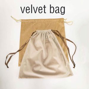 Pochette en velours en gros avec logo personnalisé, sac à cordon en velours, pochette à bijoux, sacs de rangement doux en peluche, fermeture à cordon de luxe en vrac - Product Image 1