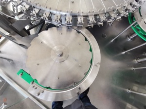 Máquina de llenado de botellas pequeñas para bebidas, productos químicos, embalaje de vidrio, Gel, champú, llenado de <span class=keywords><strong>arroz</strong></span> <span class=keywords><strong>con</strong></span> componentes de núcleo de motor PLC - Product Image 2