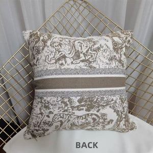 Funda de Cojín Cuadrada de 18x18 Pulgadas con Diseño de París, Tejida, Inspirada en Toile, con Estampado Jacquard de Animales, para Decoración Moderna del Hogar - Product Image 5