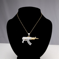 Collier pendentif pour enfants en plaqué or 18 carats unisexe glacé en diamant style hip hop pour hommes armes de l'armée AK-47 fusil pistolet vente en gros