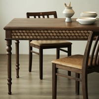 Table à manger en noyer noir massif de style mi-siècle ; une longue table qui peut également servir de bureau d'étude ou de bureau d'écriture.