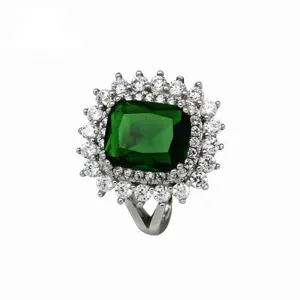 Perhiasan perak Italia cincin batu pertunjukan Jadeite dirancang sebagai cincin pernikahan pertunangan 925 wanita
