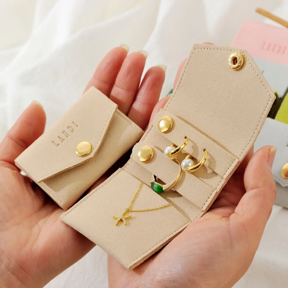 Nuovo sacchetto di gioielli con bottone in oro in microfibra con spessore 1.4mm di colore personalizzato opzionale Mini borsa per organizzatore di gioielli da viaggio